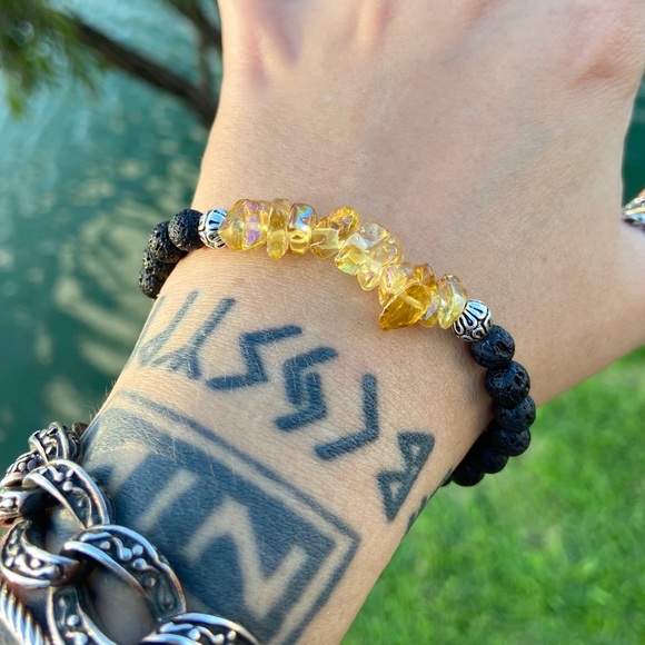 π΄ Yellow iridescent crystal glass + lava rock beads bracelet - Picture 7 of 15